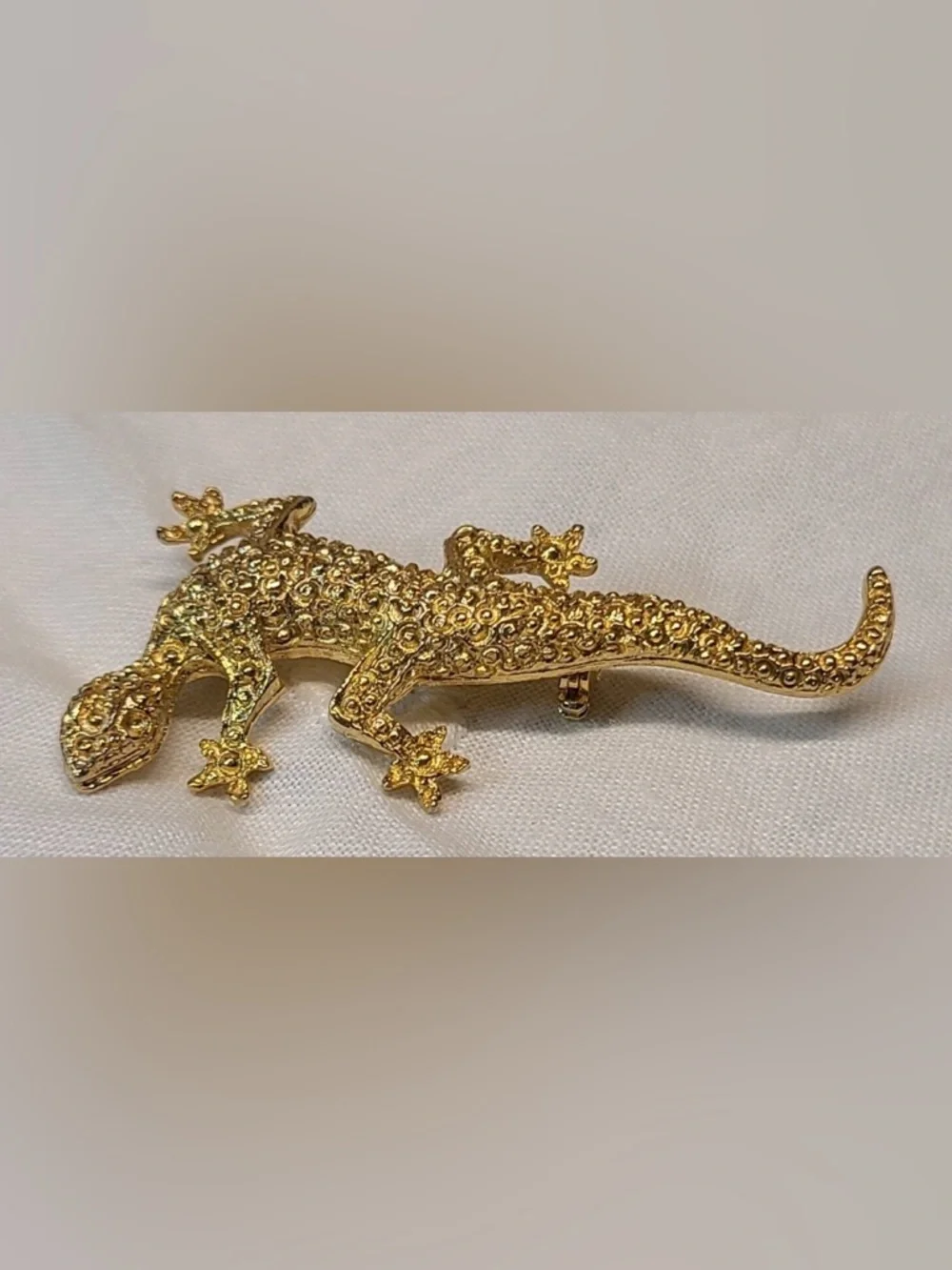 Gold Gecko Reptile Brooch - Decorative Pet-Inspired Pin